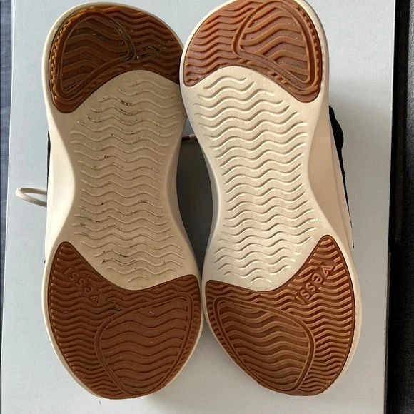 EUC • Vessi Everyday Classic - Midnight Black on Off White • Women’s US 7 - Picture 4 of 13